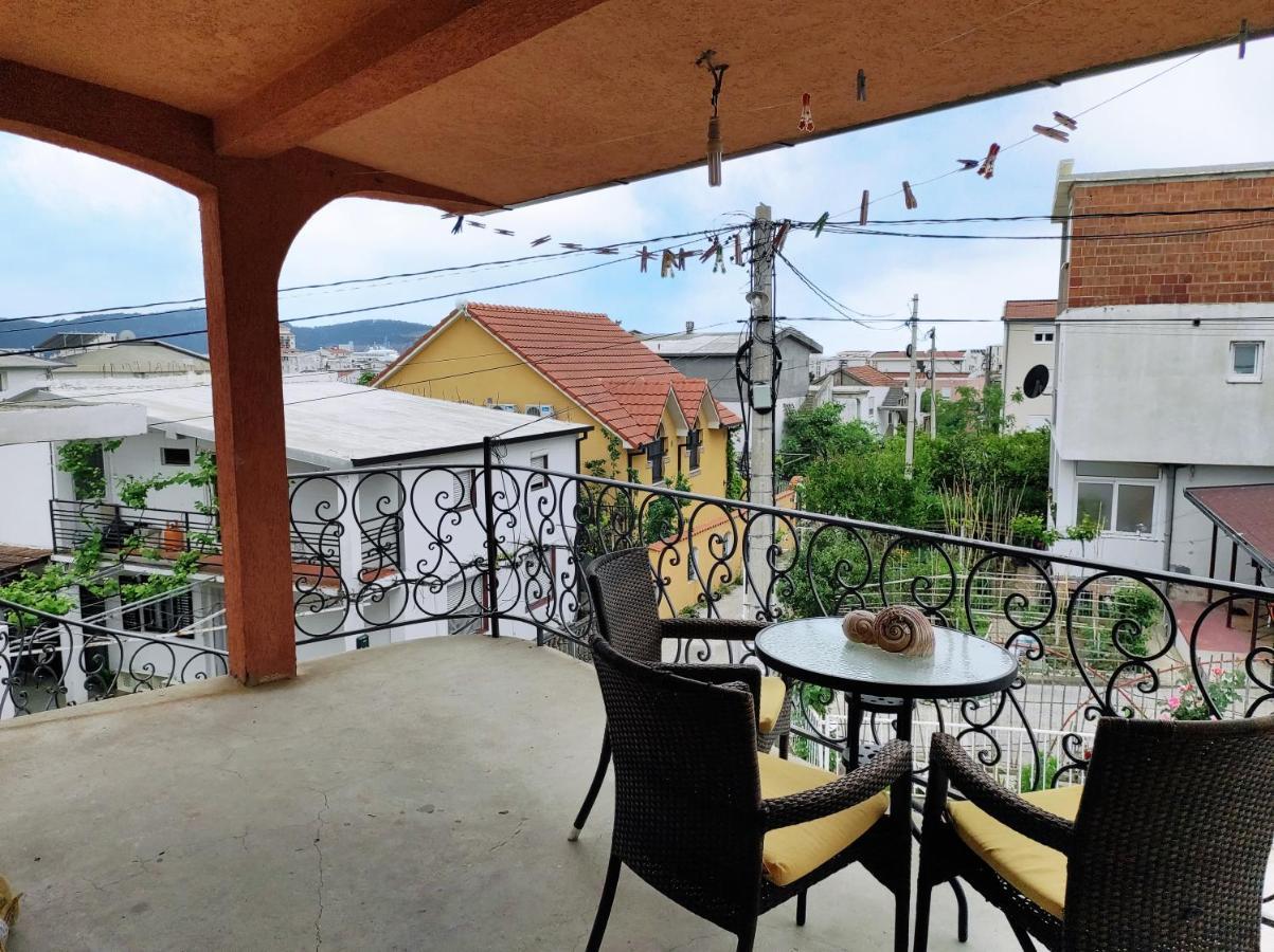 Boki Family Home De Lux Bar Exterior photo
